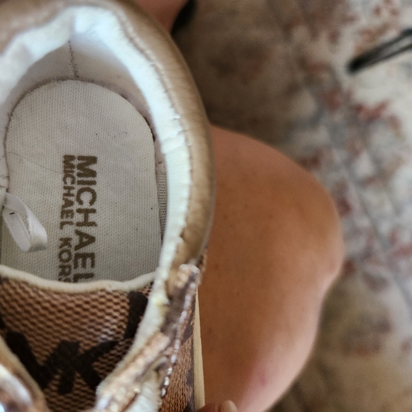 MICHAEL KORS  TODDLERS  SHOES SZ 5 - Picture 5 of 6